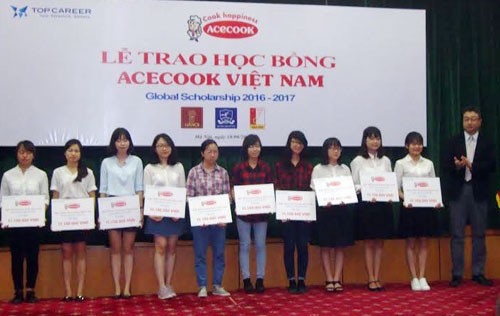 60 sinh viên xuất sắc nhận học bổng của Acecook Việt Nam trị giá 30.000 USD - ảnh 1